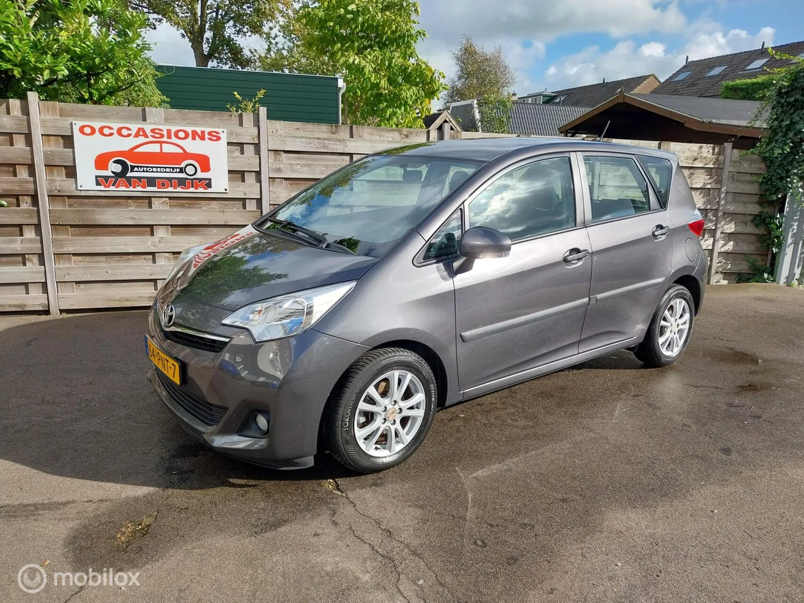 Toyota Verso (2011) — foto 1