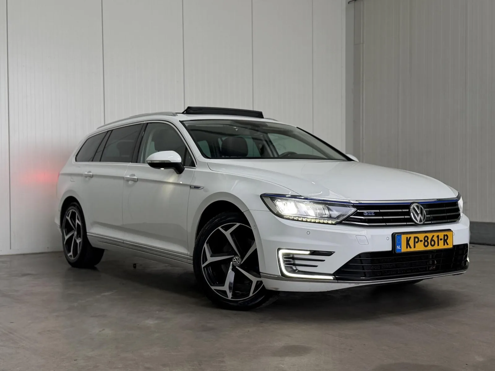 Volkswagen Passat (2016) — foto 1
