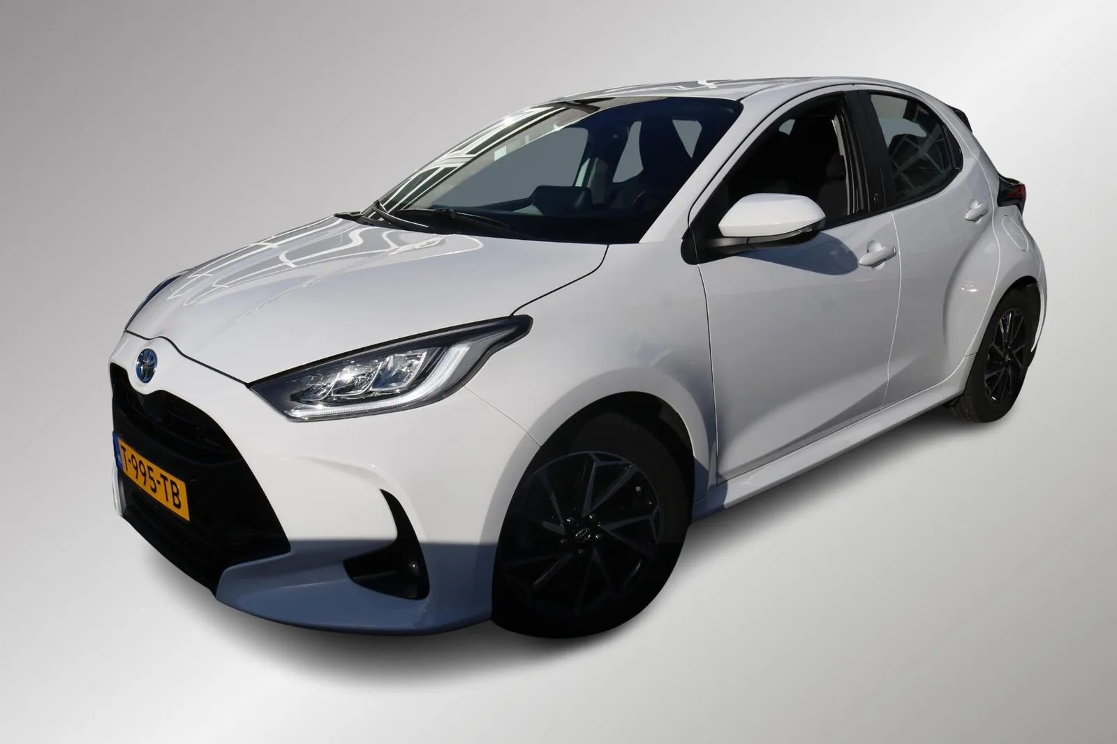 Toyota Yaris (2023) — foto 1