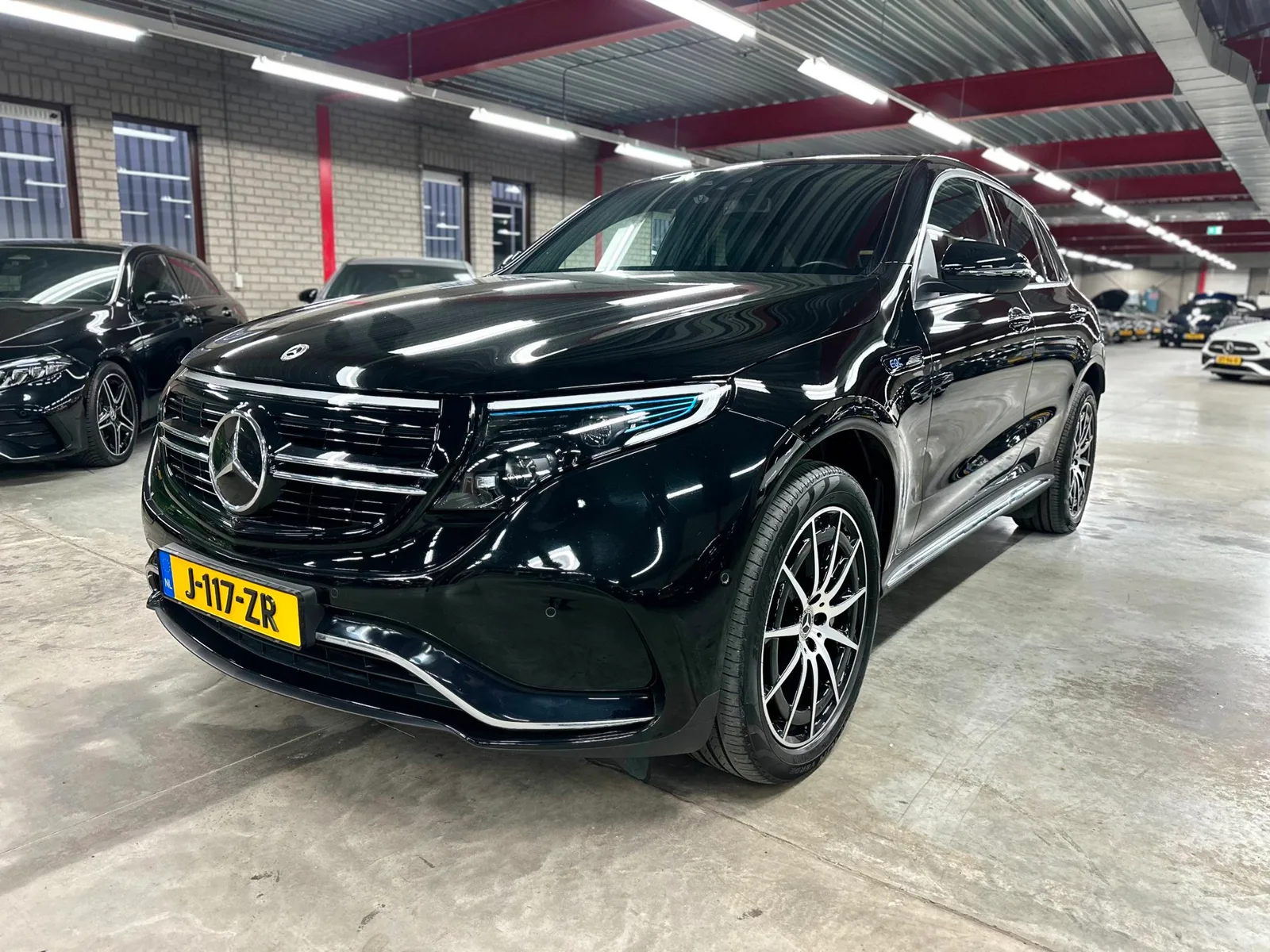 Mercedes-Benz EQC (2020) — foto 1