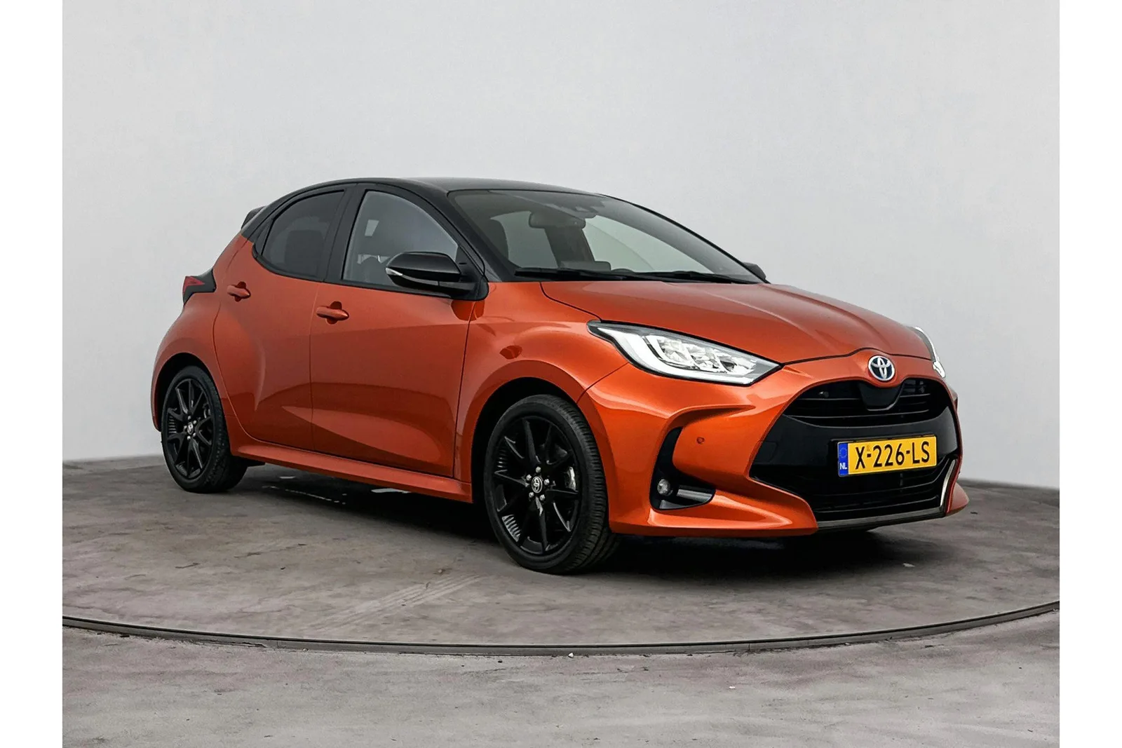 Toyota Yaris (2023) — foto 1