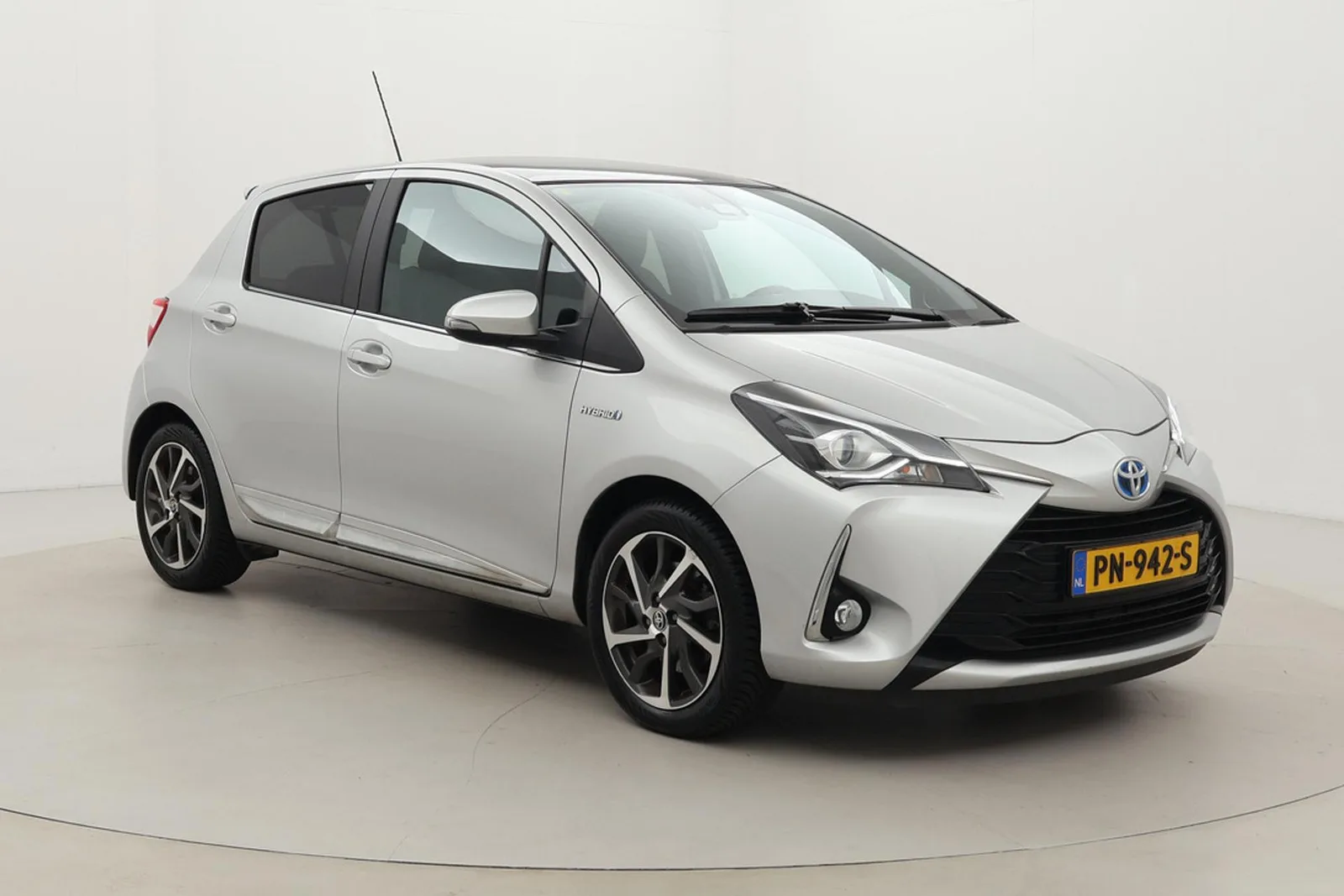 Toyota Yaris (2017) — foto 1