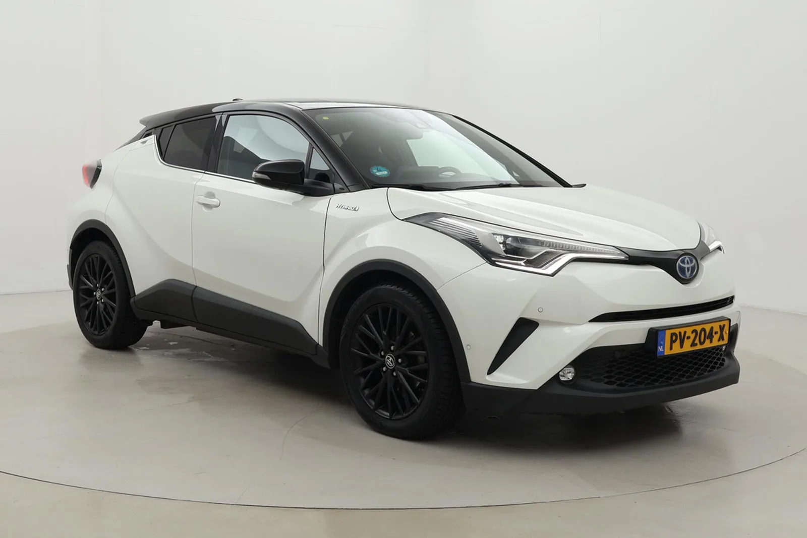 Toyota C-HR (2017) — foto 1