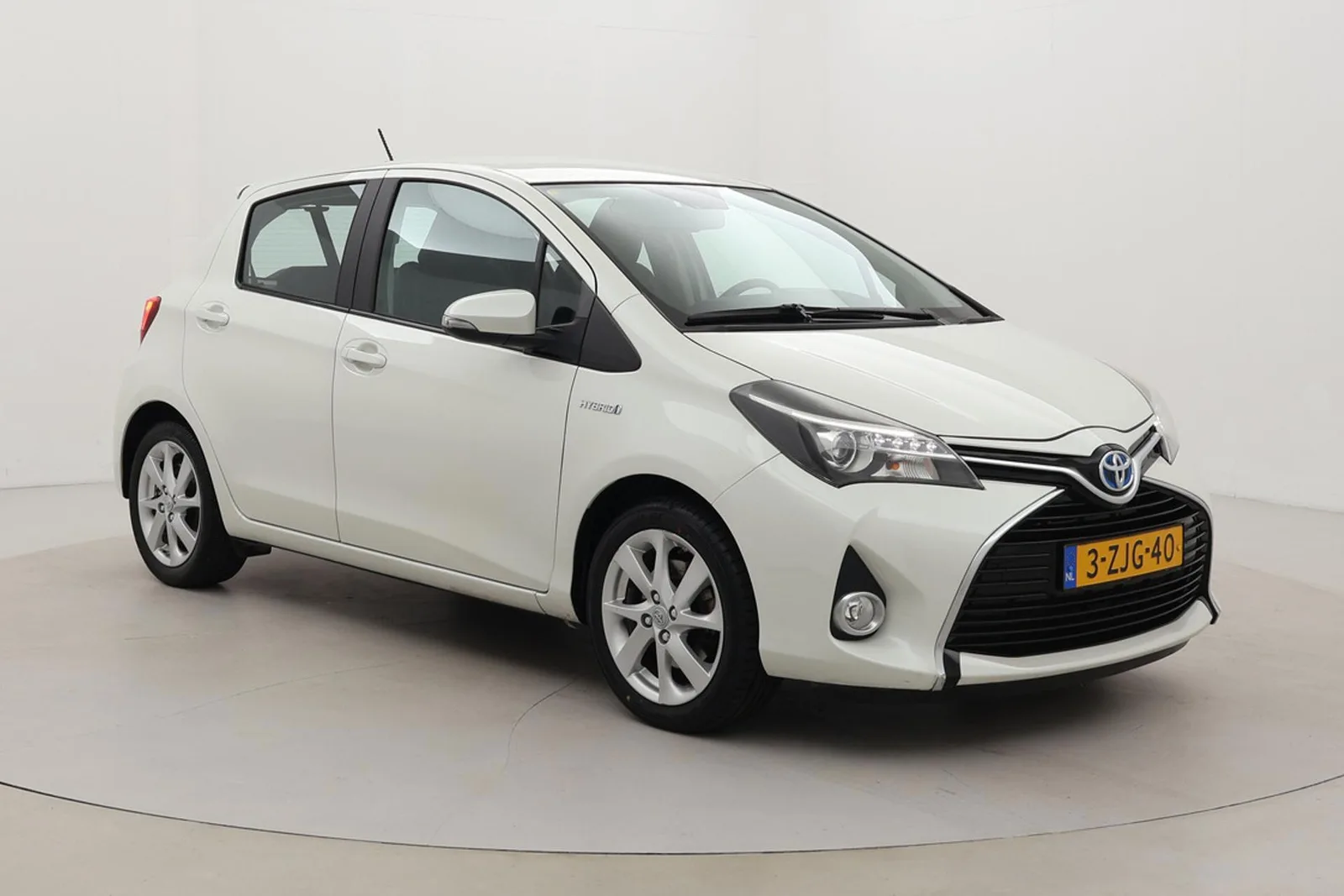 Toyota Yaris (2015) — foto 1