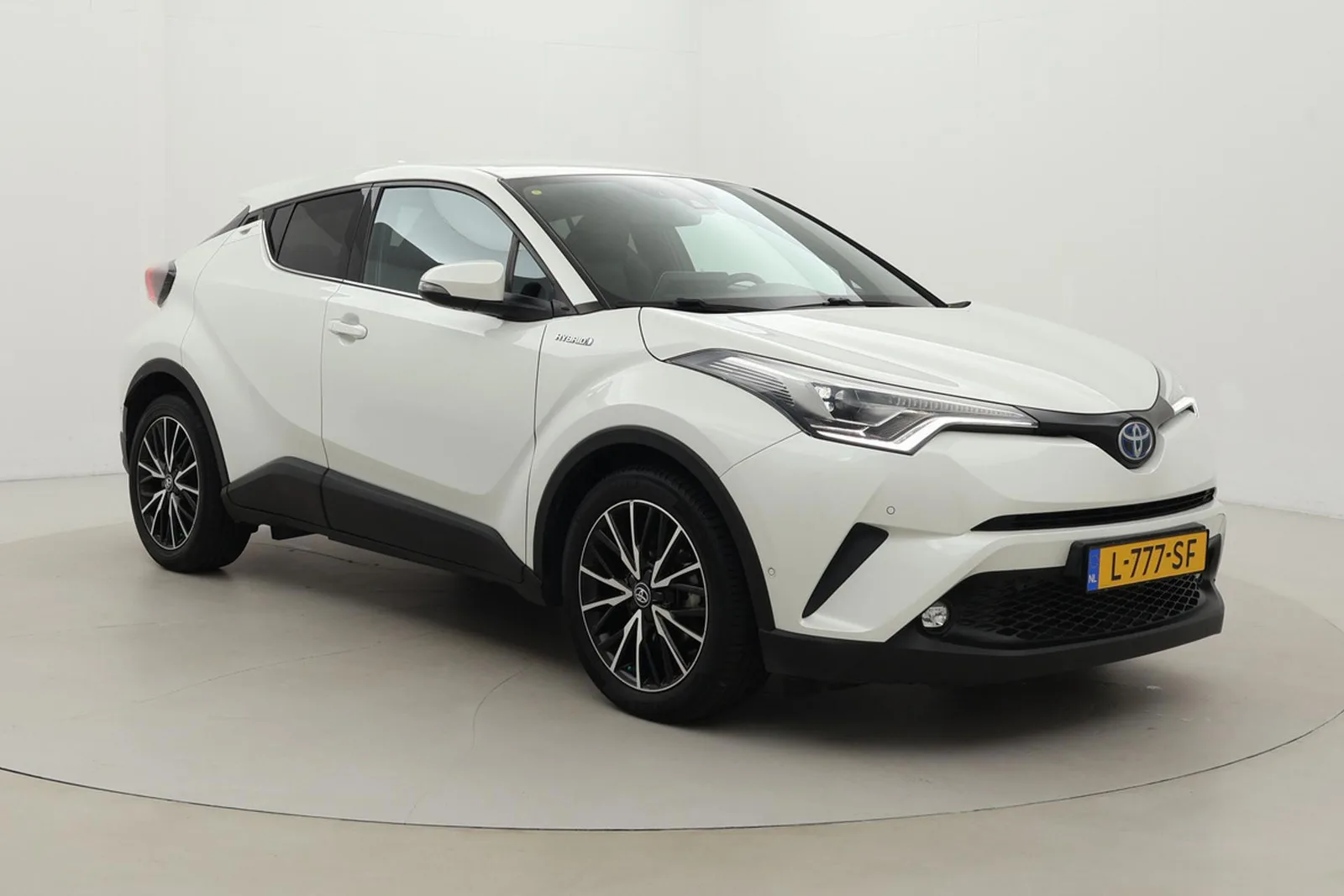 Toyota C-HR (2017) — foto 1