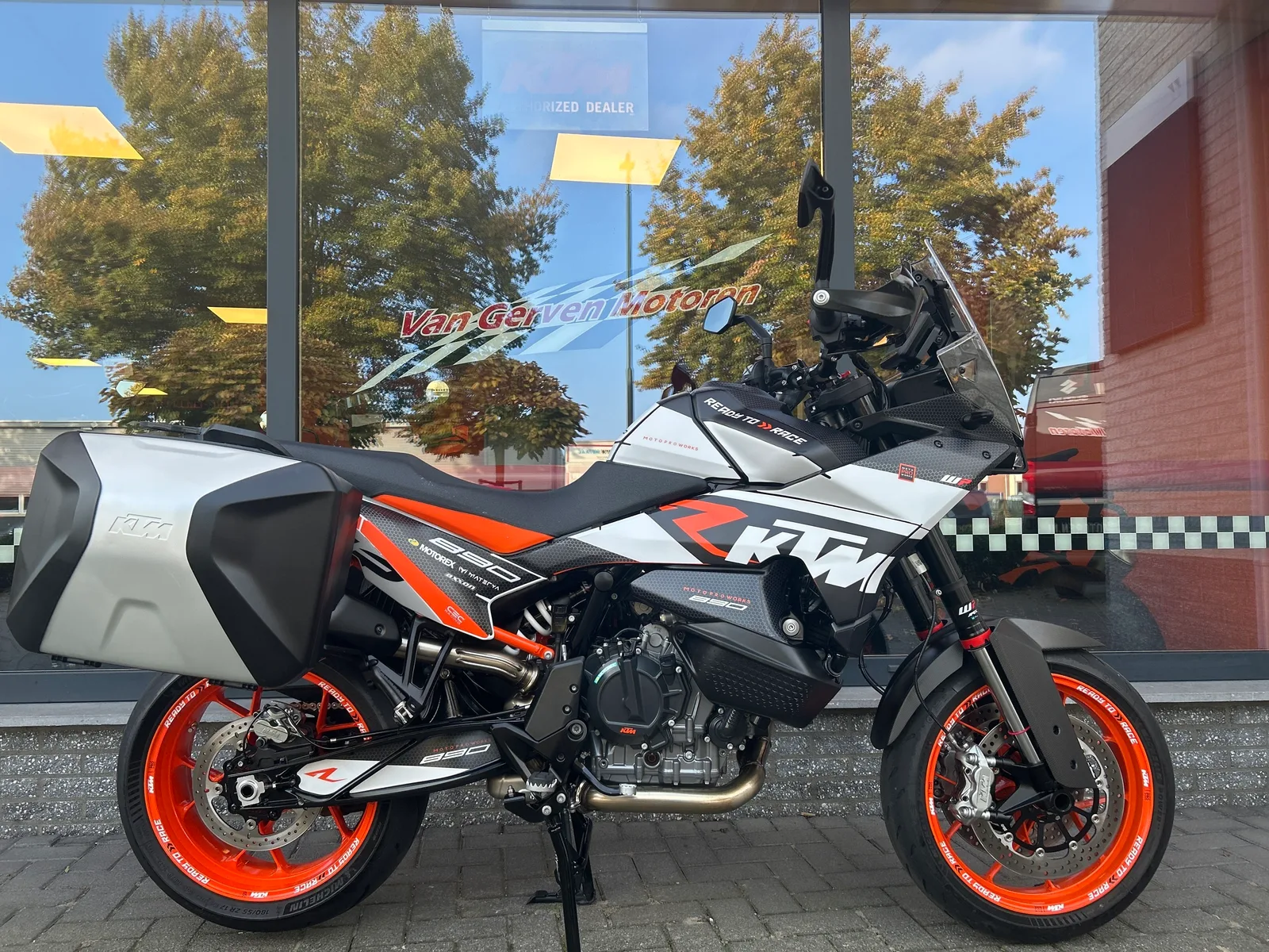 KTM 890 SMT (2024) — foto 1
