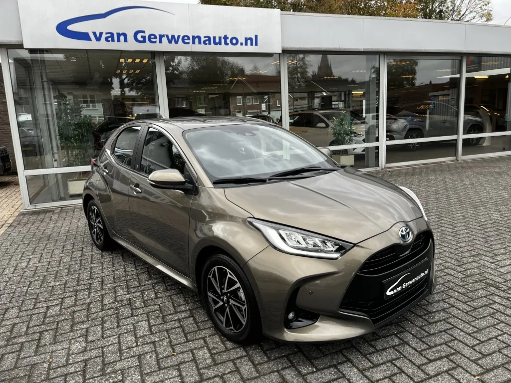 Toyota Yaris (2023) — foto 1