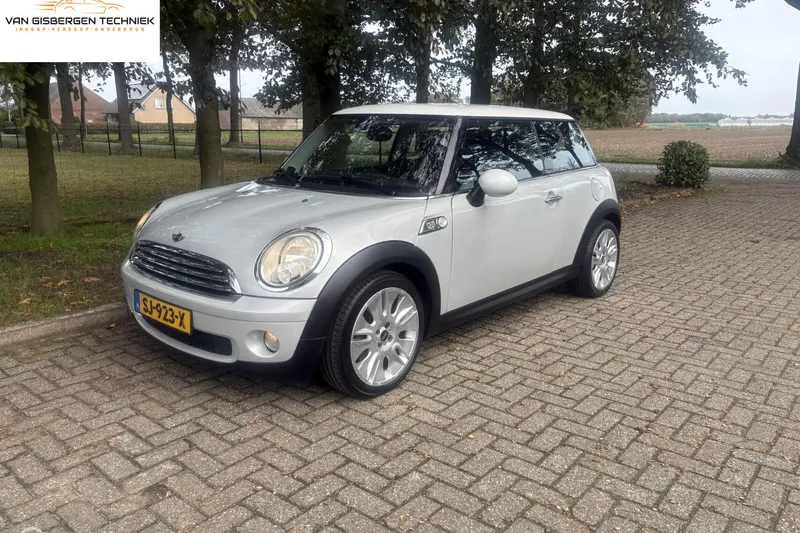 MINI Cooper (2010)