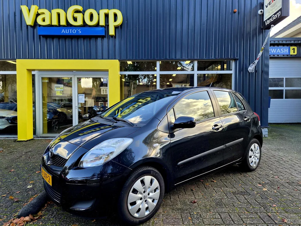 Toyota Yaris (2009) — foto 1