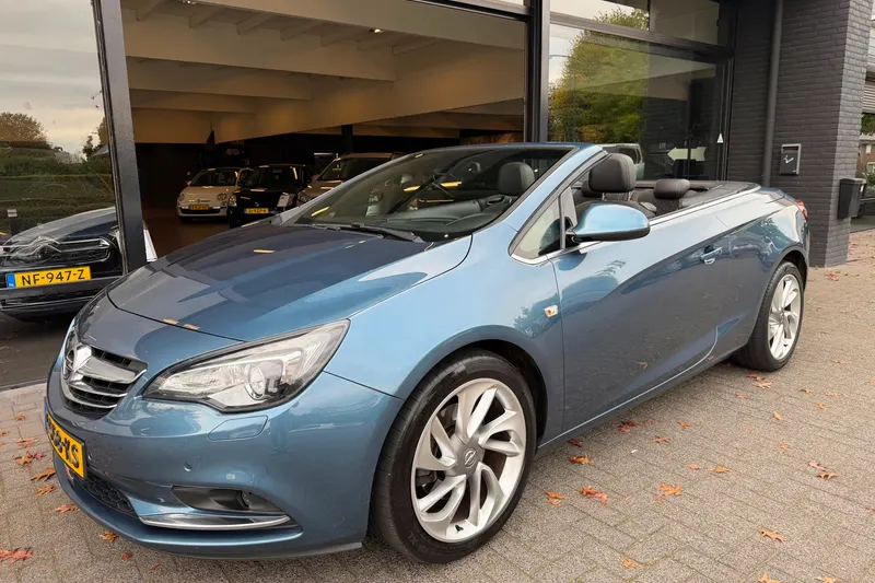 Opel Cascada (2013)