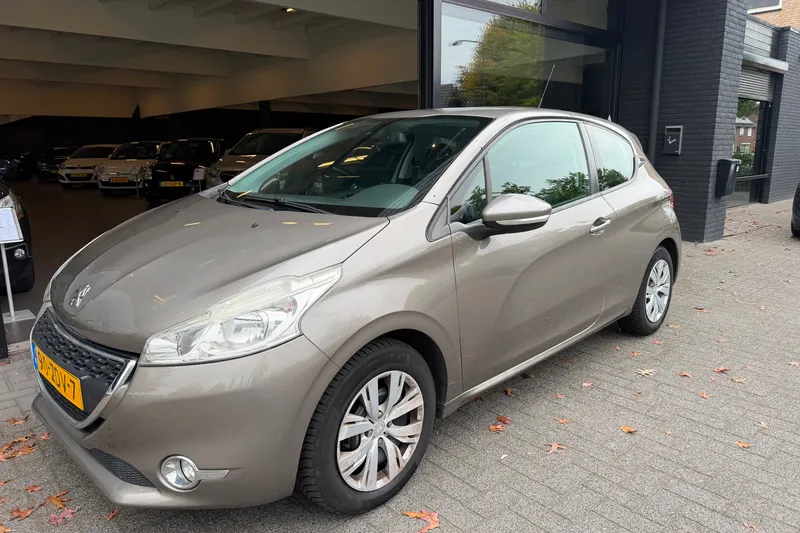 Peugeot 208 (2012)