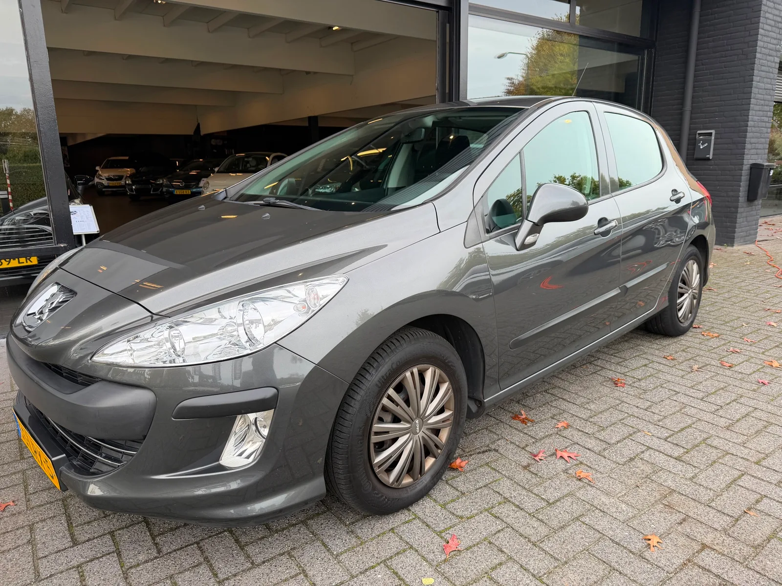 Peugeot 308 (2010) — foto 1