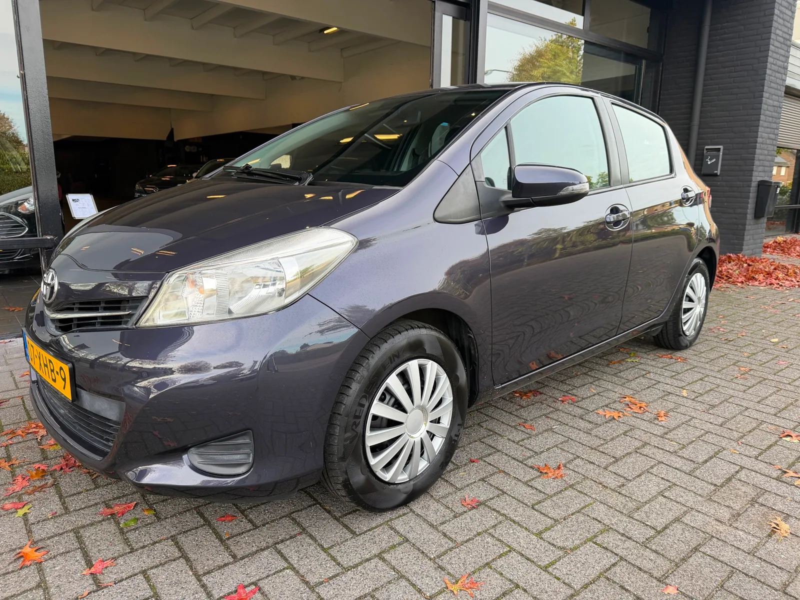Toyota Yaris (2012) — foto 1