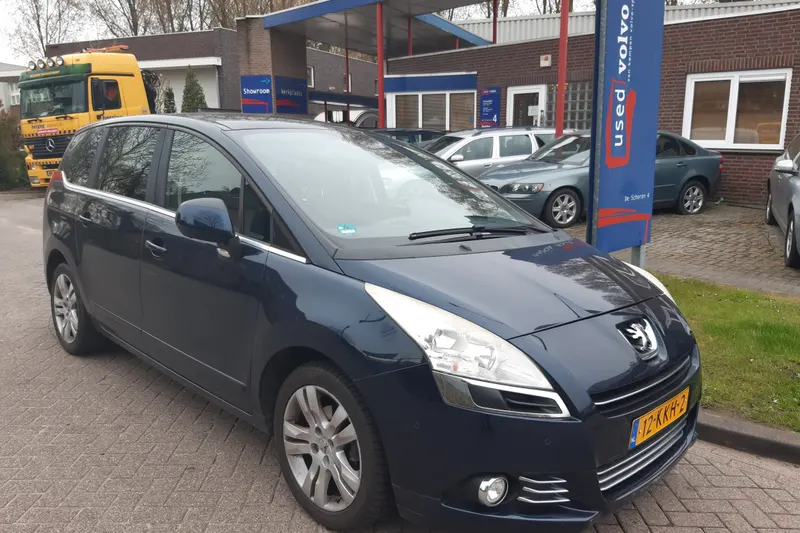 Peugeot 5008 (2010)
