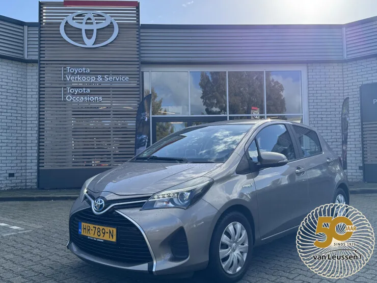 Toyota Yaris (2015) — foto 1