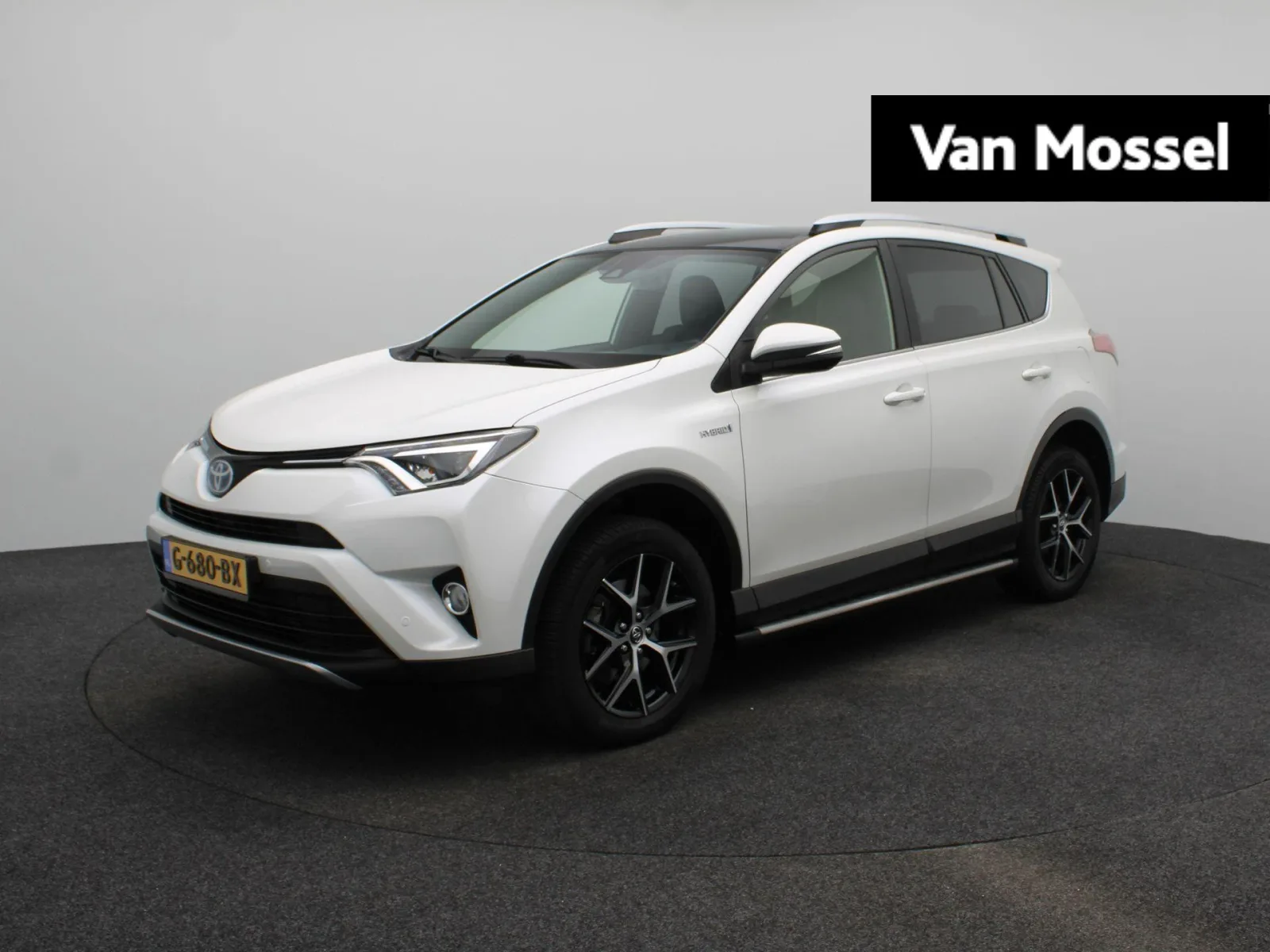 Toyota RAV4 (2017) — foto 1