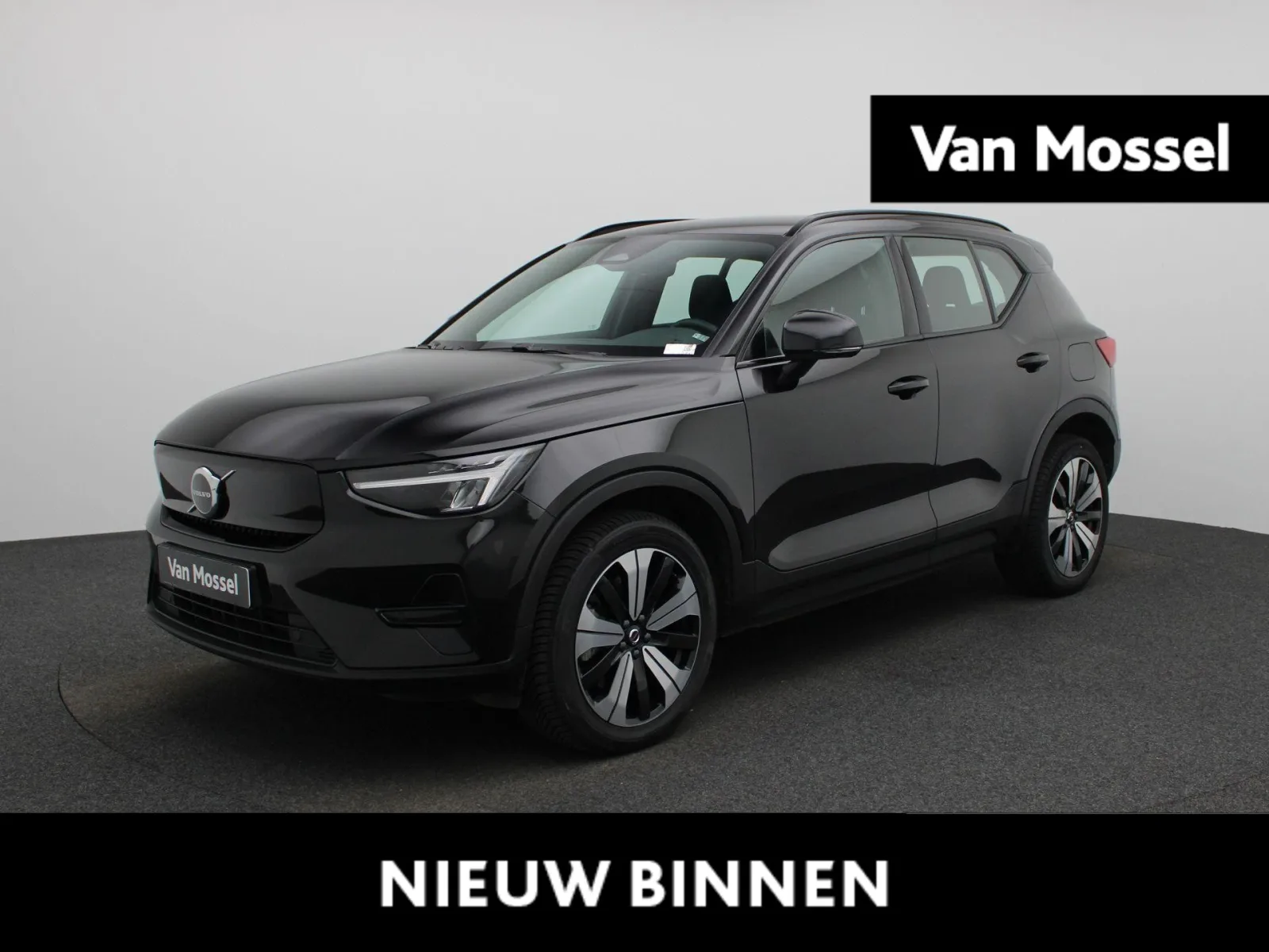 Volvo XC40 (2023) — foto 1