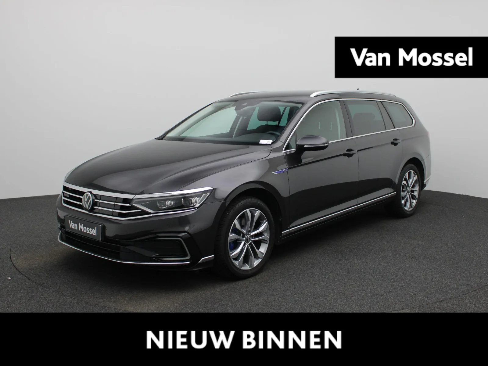Volkswagen Passat (2022) — foto 1