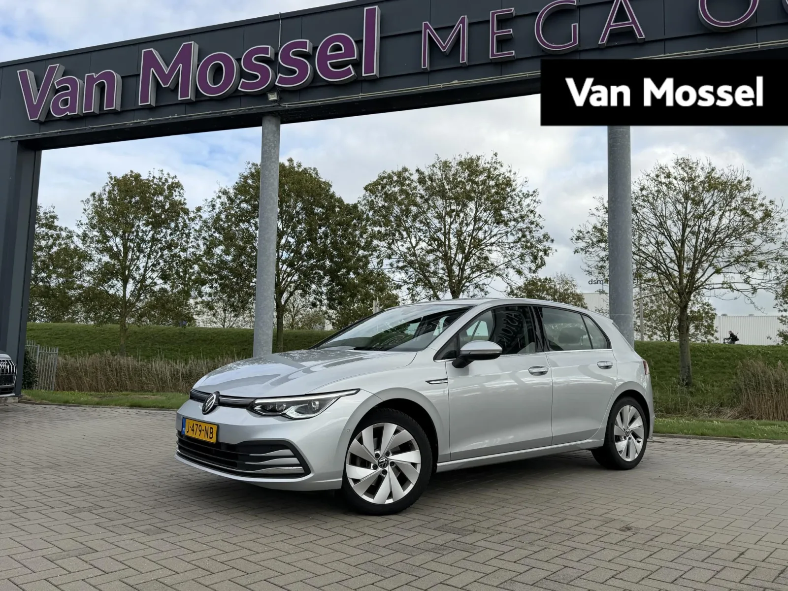 Volkswagen Golf (2020) — foto 1