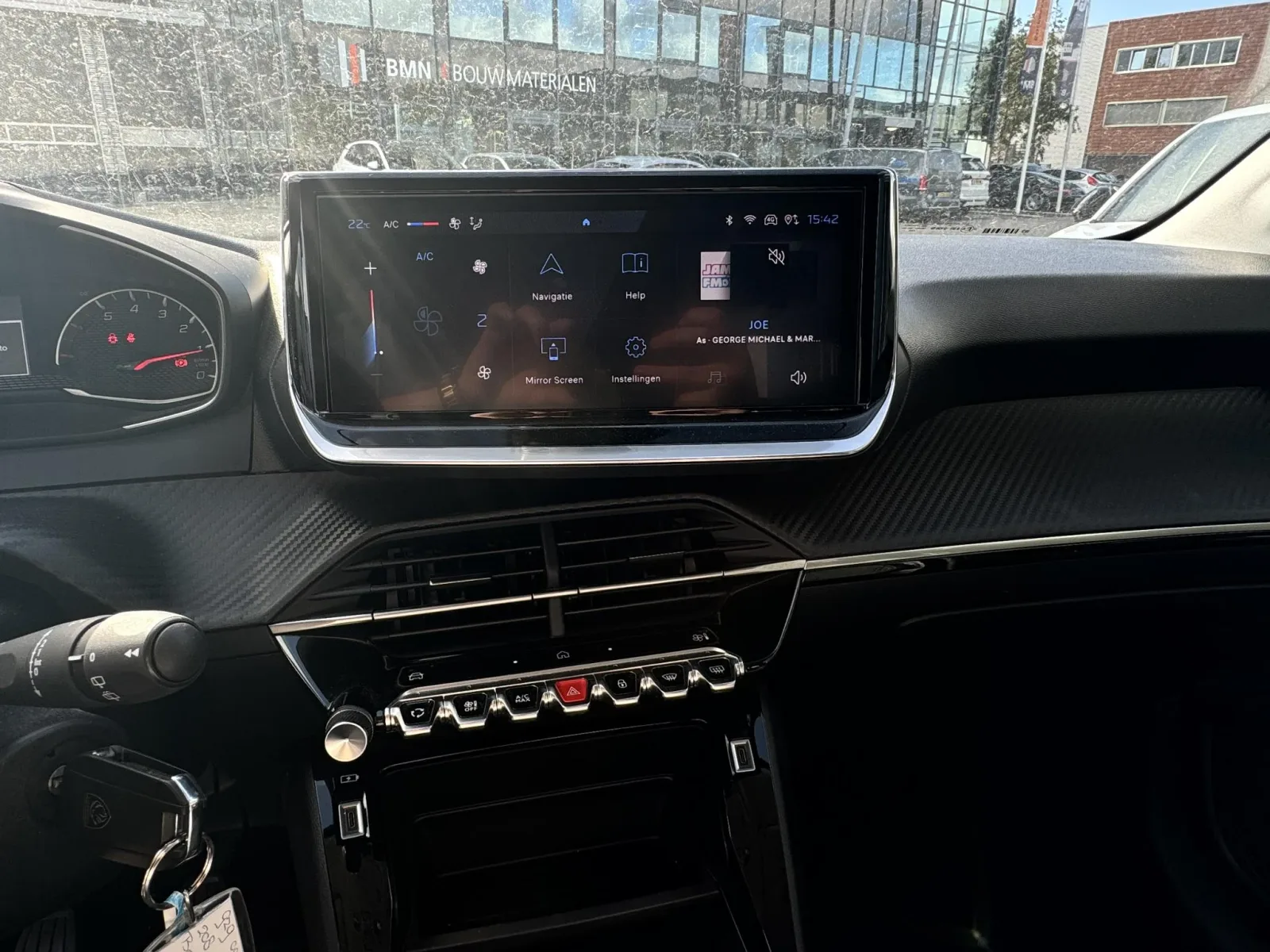 Peugeot 208 (2024) — foto 1
