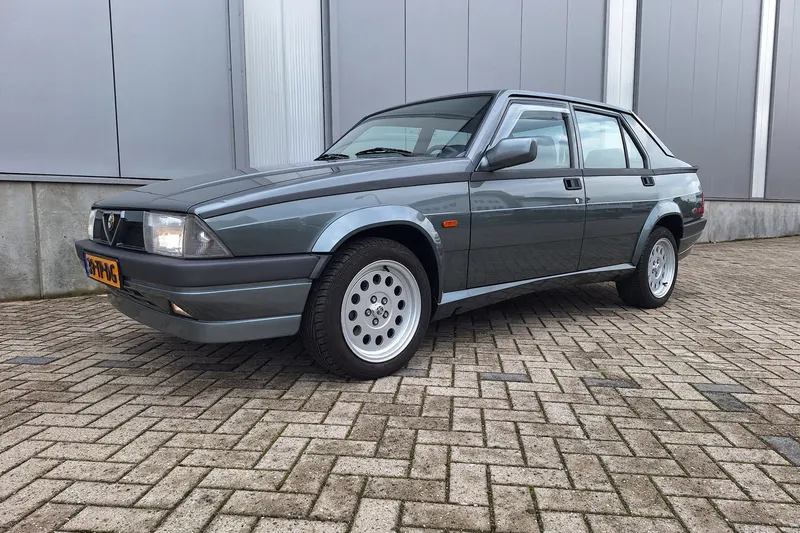 Alfa Romeo 75 (1989)