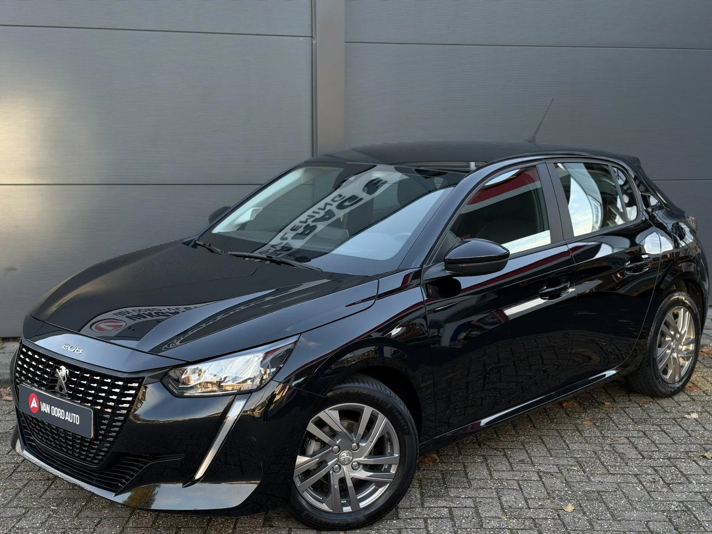 Peugeot 208 (2022) — foto 1