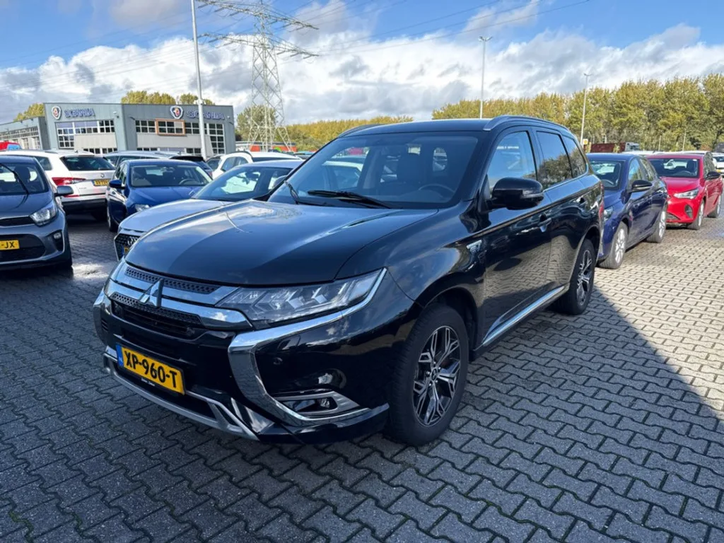 Mitsubishi Outlander (2019) — foto 1
