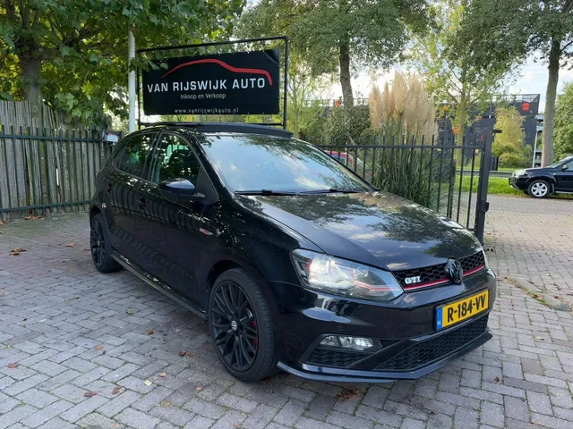 Volkswagen Polo (2015) — foto 1