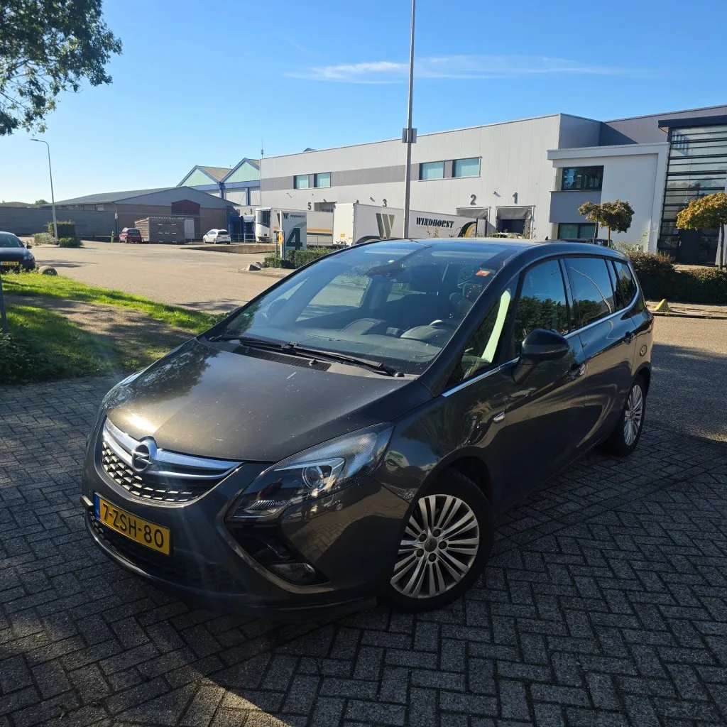 Opel Zafira (2015) — foto 1