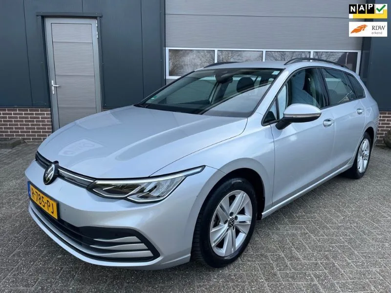 Volkswagen Golf (2022) — foto 1