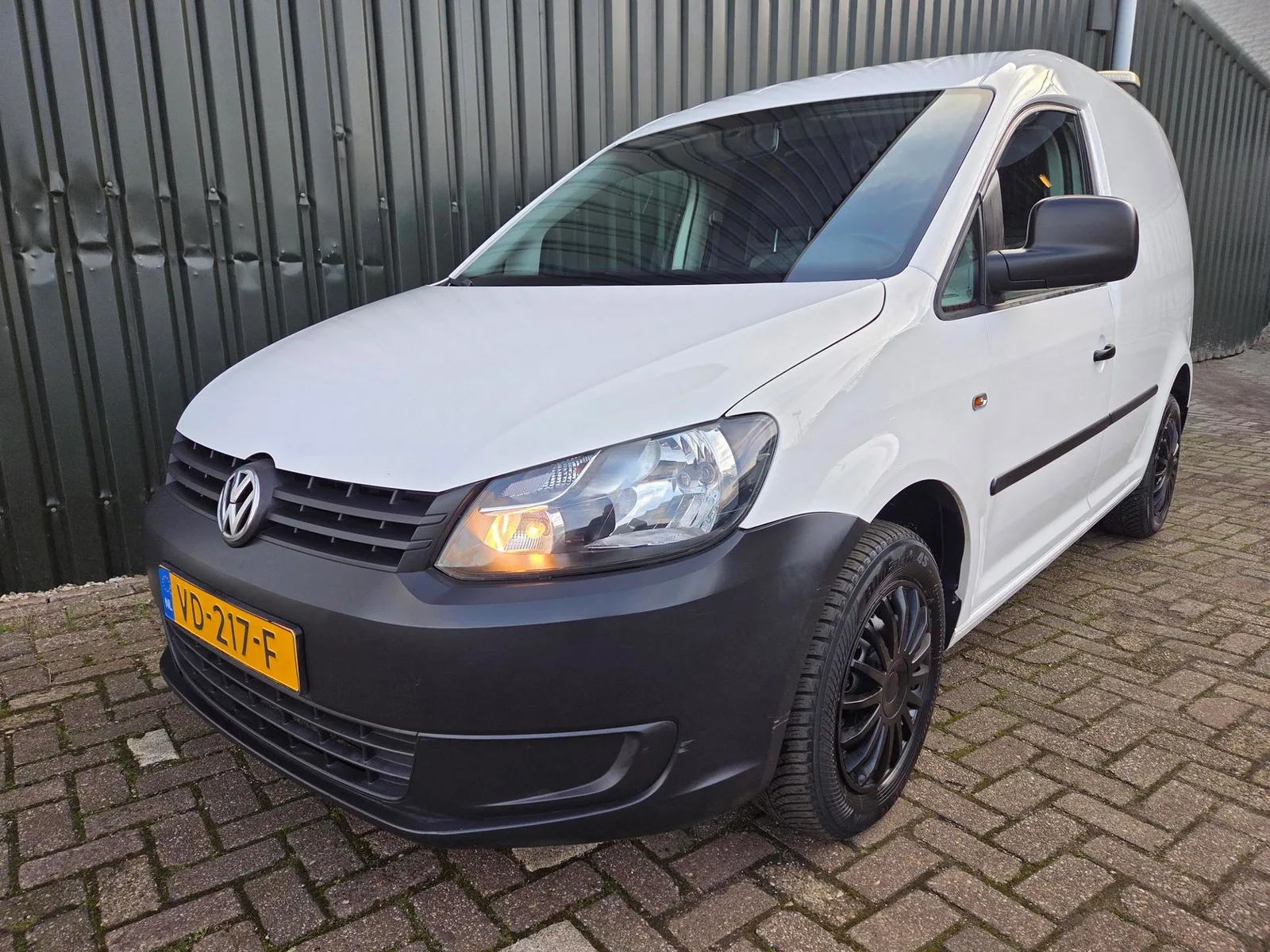 Volkswagen Caddy (2013) — foto 1
