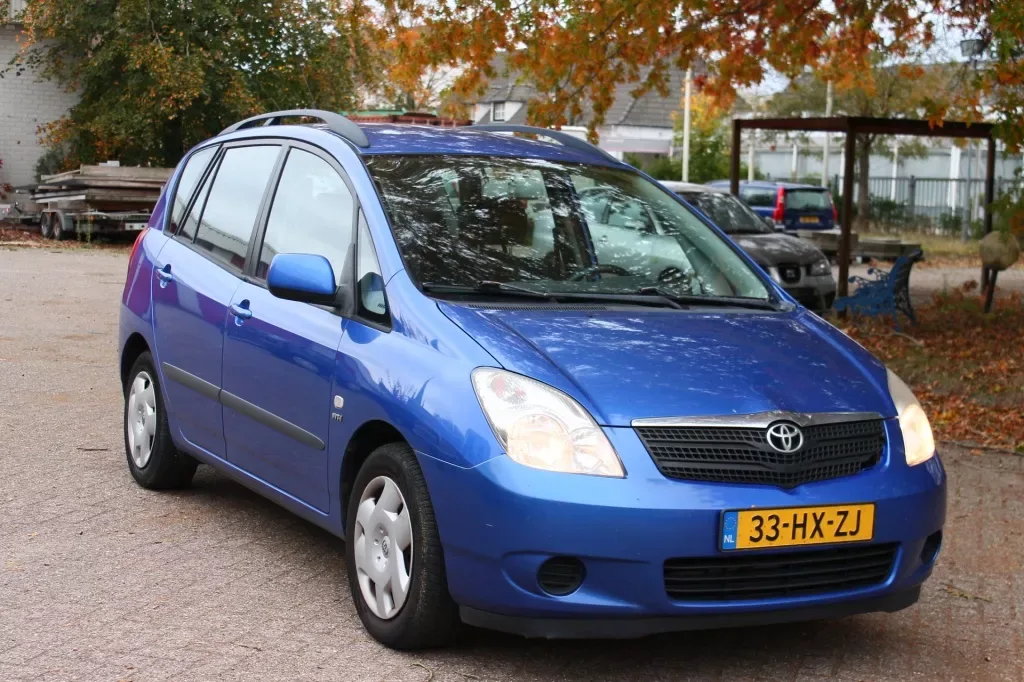 Toyota Corolla Verso (2002) — foto 1