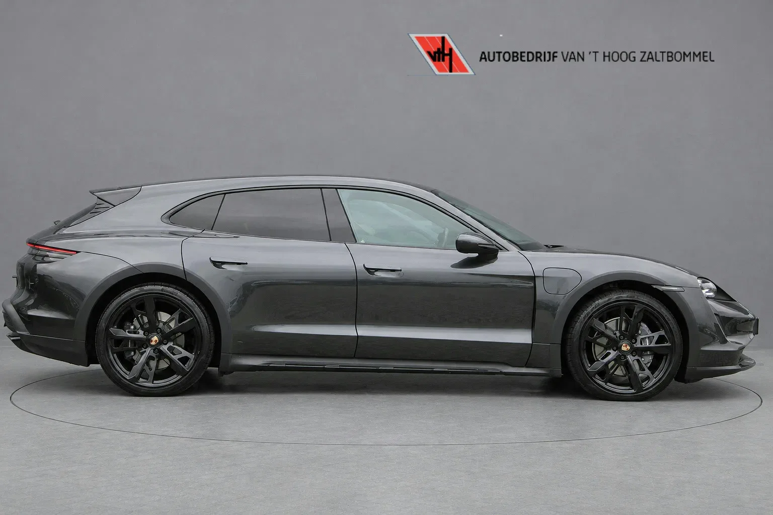Porsche Taycan (2021) — foto 1