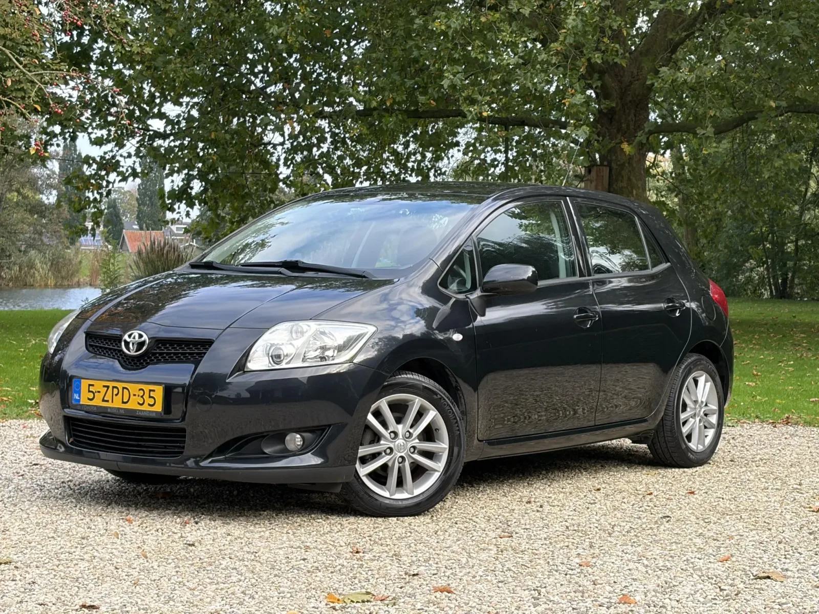 Toyota Auris (2009) — foto 1