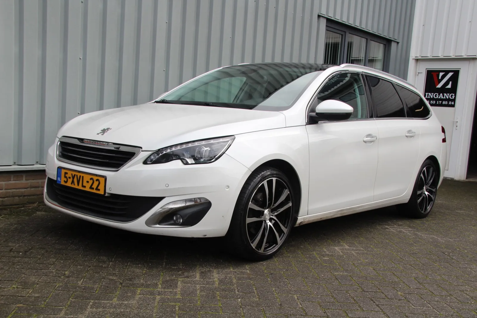 Peugeot 308 (2014) — foto 1