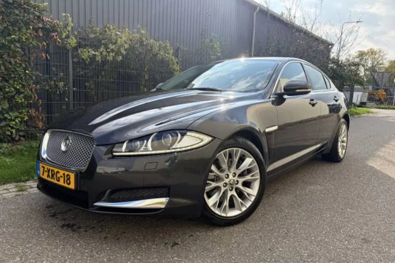 Jaguar XF (2012)
