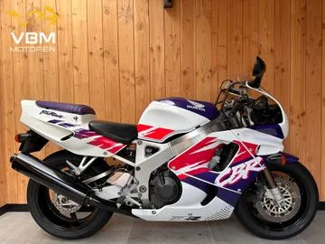 Honda CBR 900 RR Fireblade (1993) — foto 1