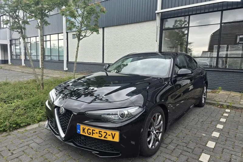 Alfa Romeo Giulia (2017)