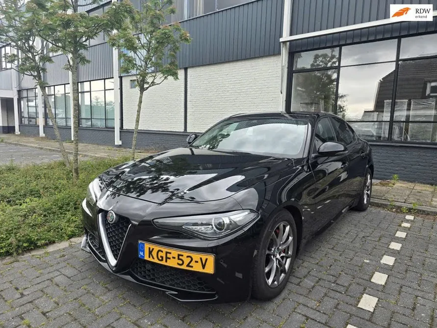 Alfa Romeo Giulia (2017) — foto 1