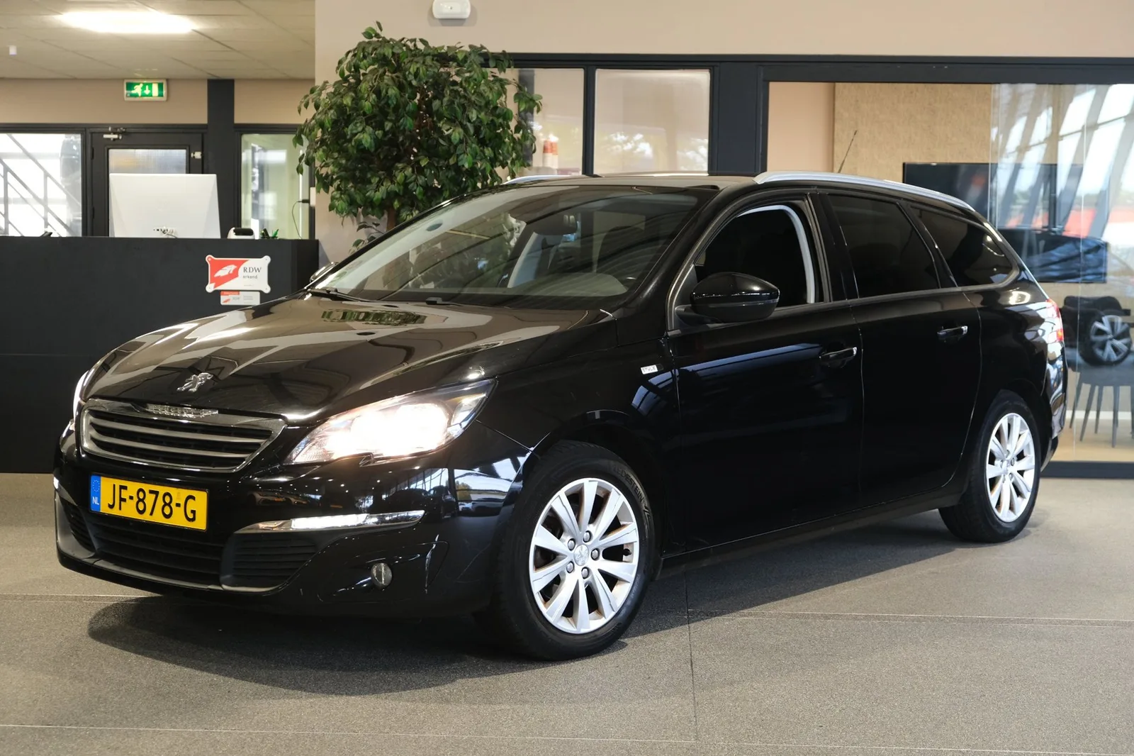 Peugeot 308 (2016) — foto 1