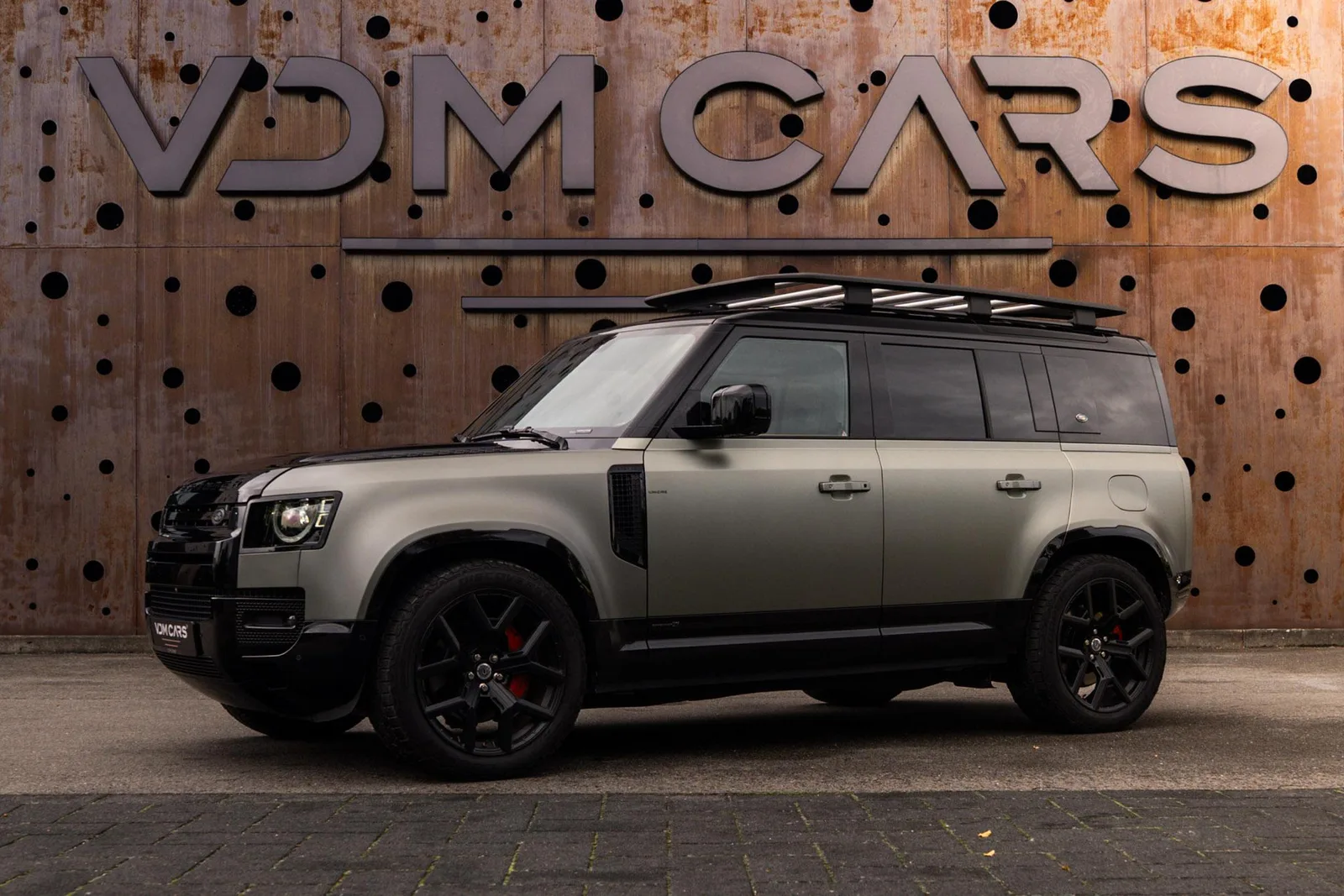 Land Rover Defender (2023) — foto 1