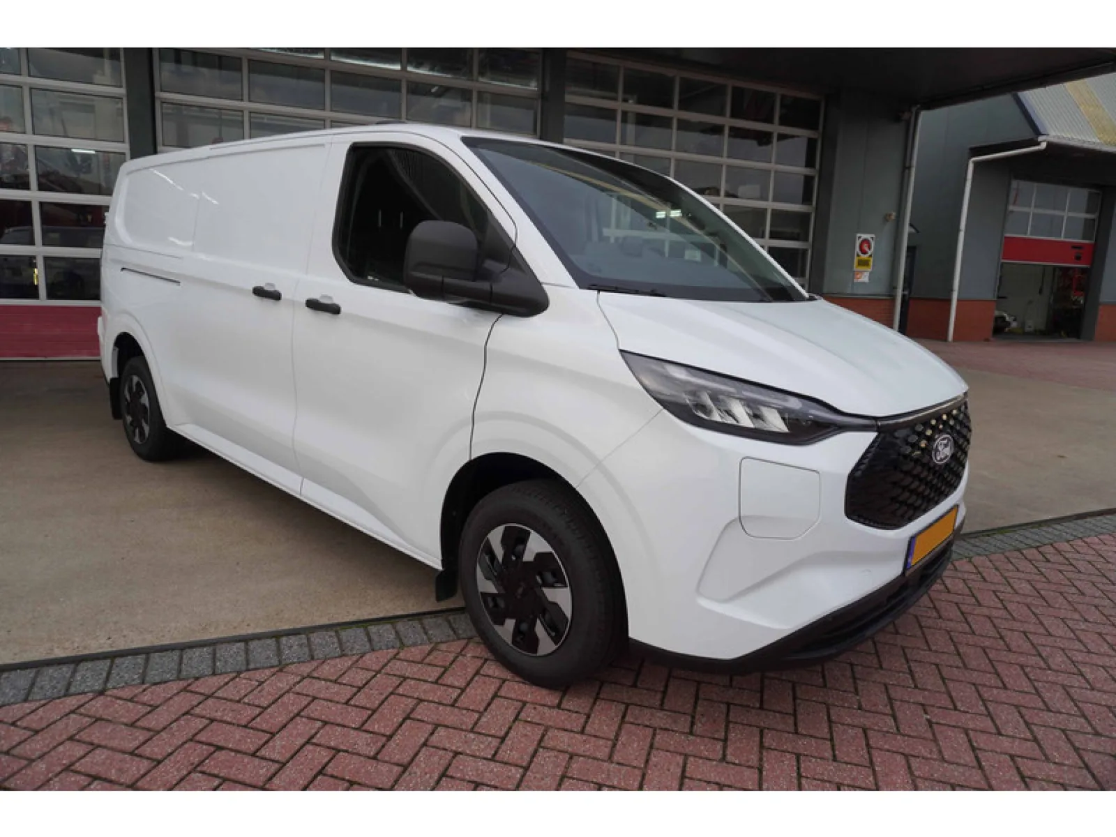 Ford E-Transit Custom (2026) — foto 1