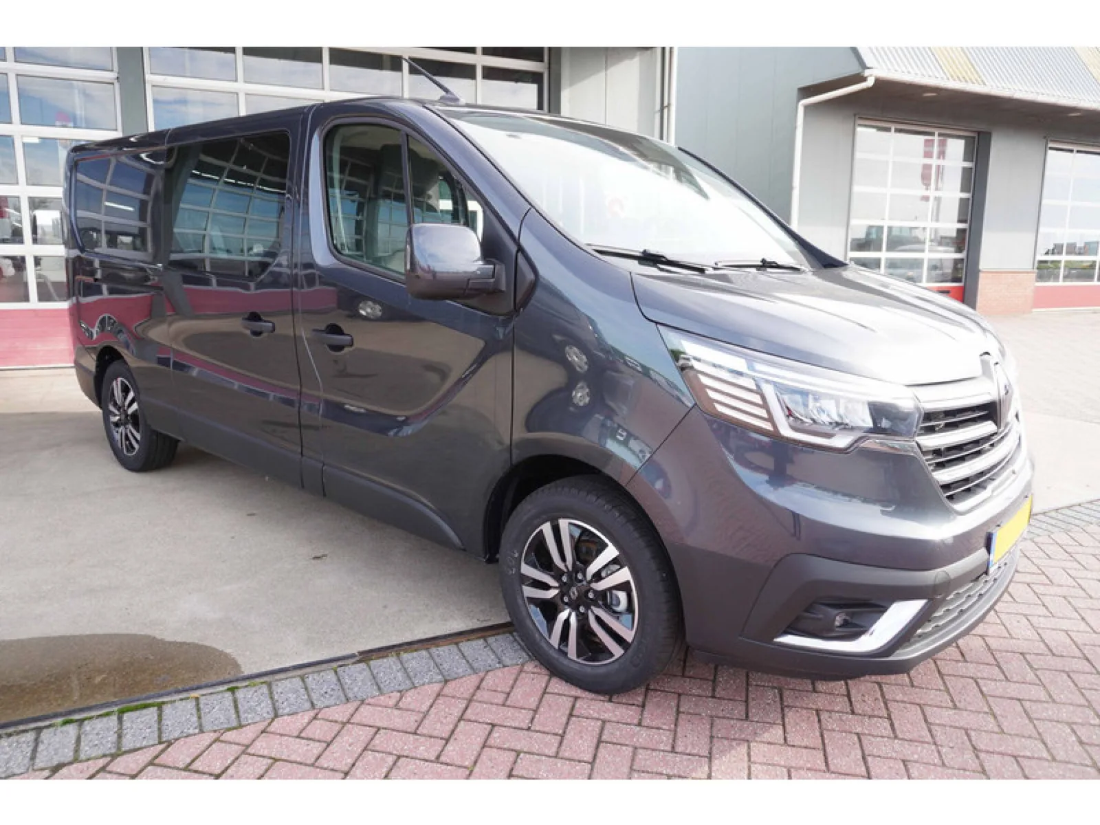 Renault Trafic (2024) — foto 1