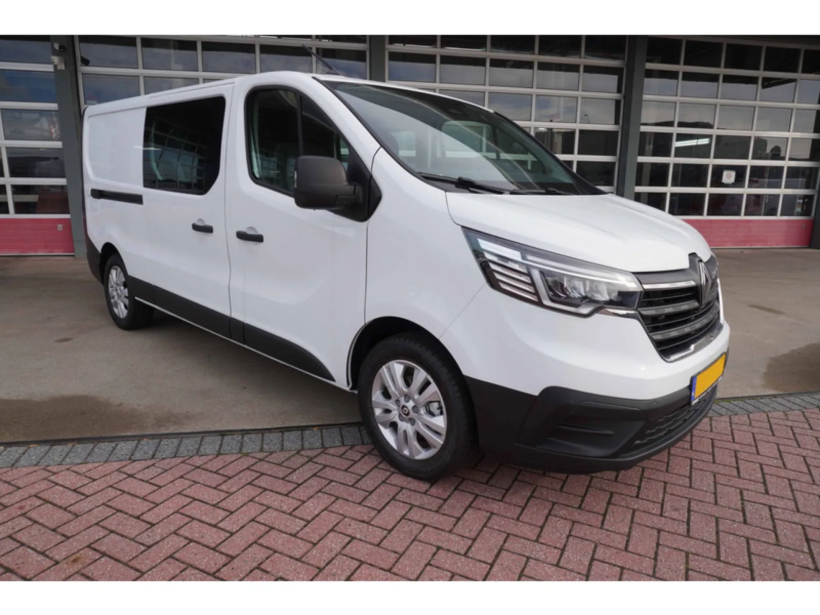 Renault Trafic (2024) — foto 1