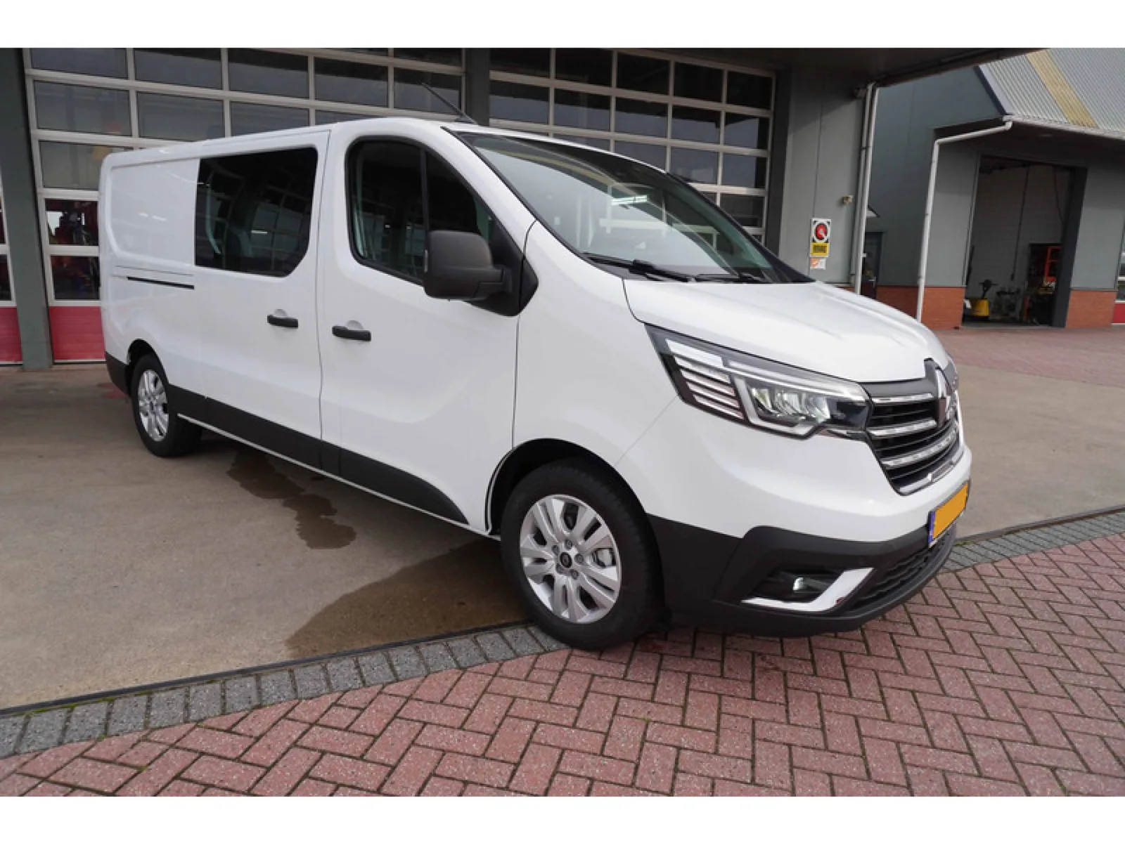 Renault Trafic (2024) — foto 1