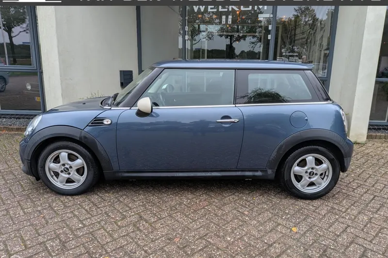 MINI One (2011)