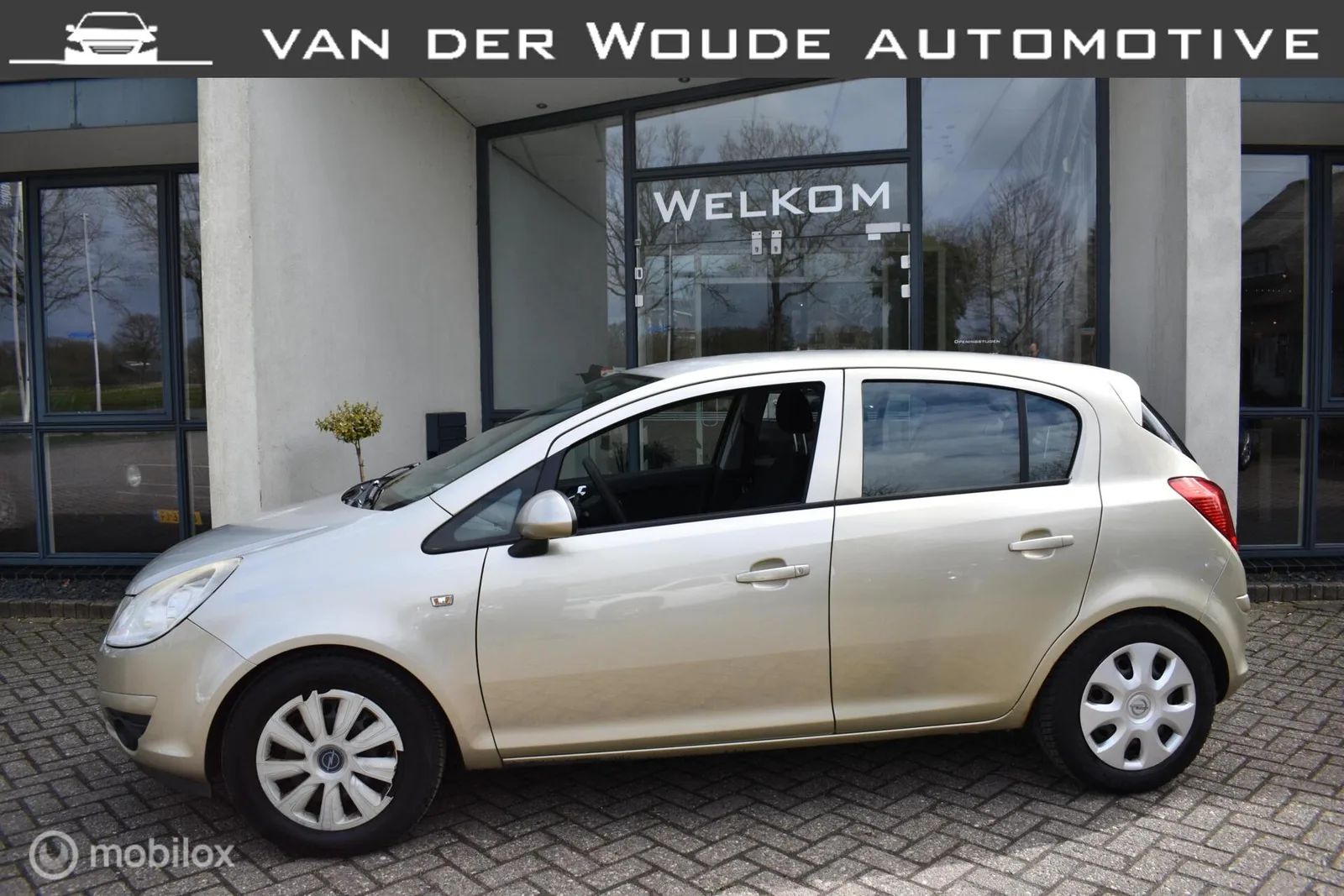 Opel Corsa (2009) — foto 1