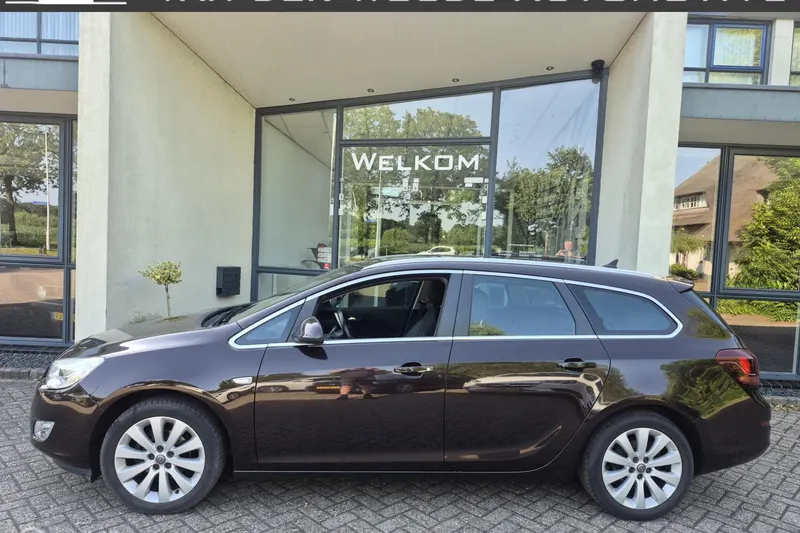 Opel Astra (2012)