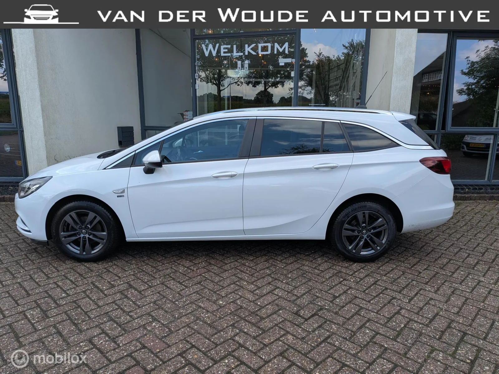 Opel Astra (2019) — foto 1