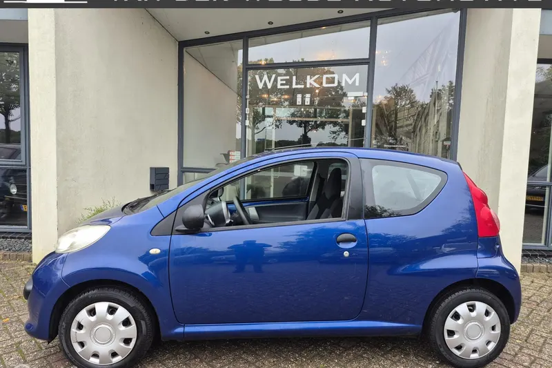 Peugeot 107 (2008)